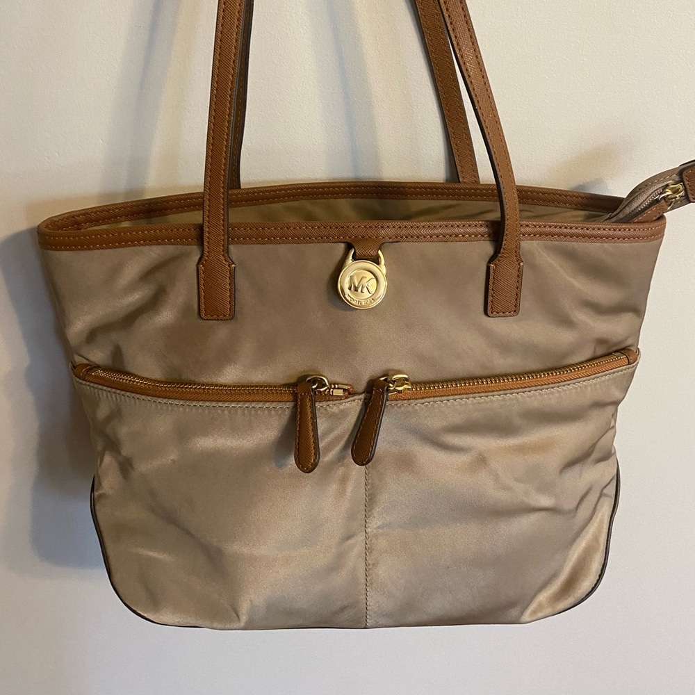 MK large neutral toned purse